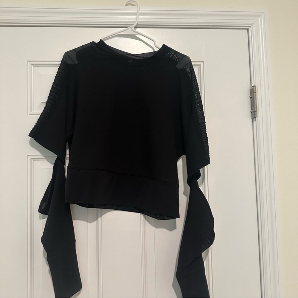 ALO Yoga Black Short Sleeve Cut Out T-Shirt - Picture 5 of 6